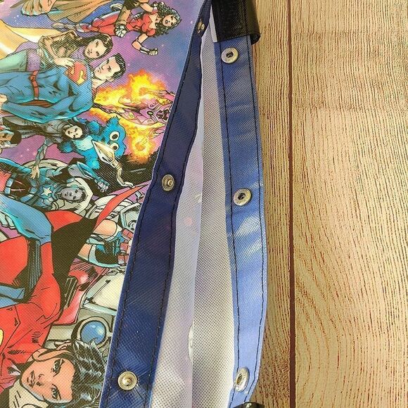 2022 Comic Con DC superhero swag bag with adjustable strap - Picture 5 of 9